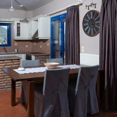 Natassa Penthouse Sea View 30m From Sea شقة *