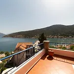 Natassa Penthouse Sea View 30m From Sea شقة