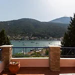 Natassa Penthouse Sea View 30m From Sea شقة