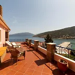 Natassa Penthouse Sea View 30m From Sea شقة أيّا إفيميا