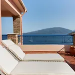 Natassa Penthouse Sea View 30m From Sea أيّا إفيميا